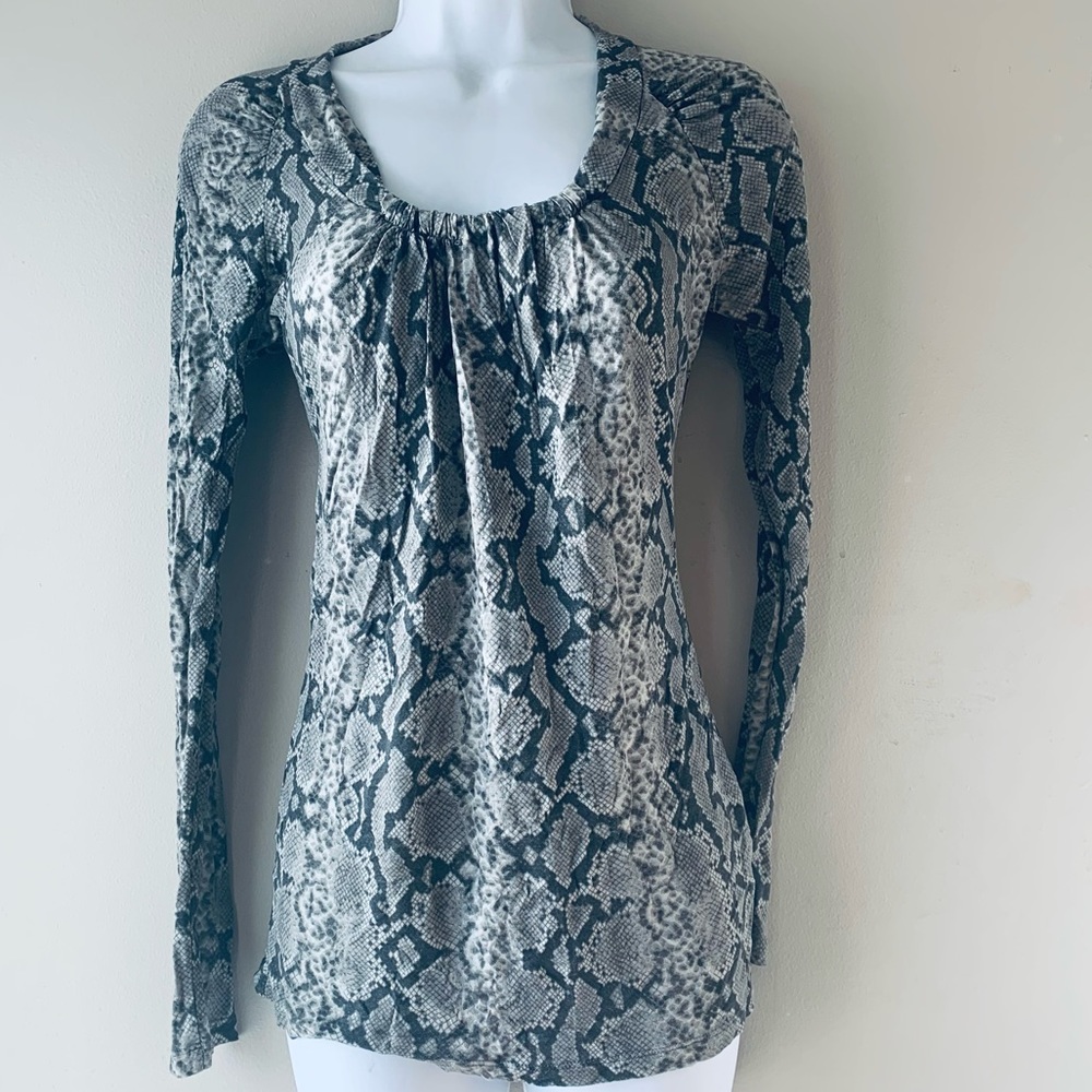 🇪🇸 ZARA snake print long sleeve top size M